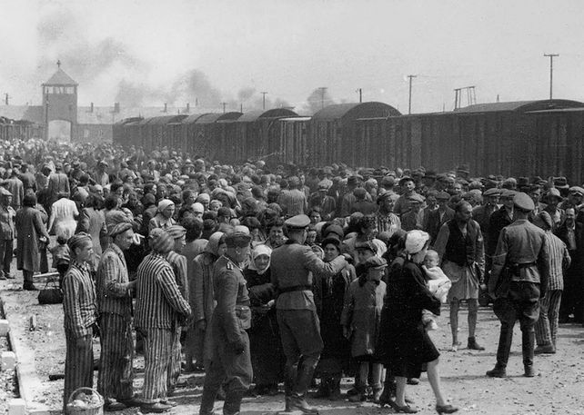 El 27 de enero de 1945 las tropas soviéticas ingresaron al campo de concentración y exterminio nazi de Auschwitz-Birkenau y liberaron a más de 7.000 prisioneros.&nbsp;