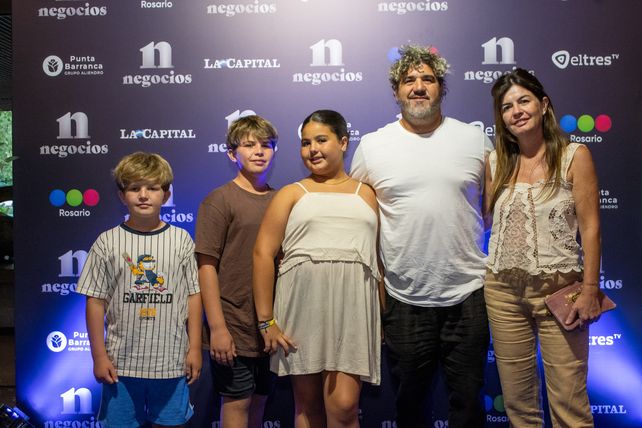 En familia: Nicolás fue junto a toda su familia a recibir el reconocimiento.
