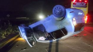 El conductor de un automóvil perdió el control de su vehículo y volcó en el kilómetro 246 de la Autovía 14. El siniestro vial ocurrió en la madrugada del sábado&nbsp;