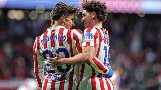 Asistencia de Giuliano Simeone para el gol de Julián Álvarez.