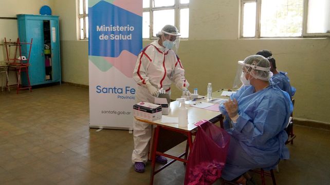 Los primeros testeos de coronavirus que se realizaron en la escuela Carrasco