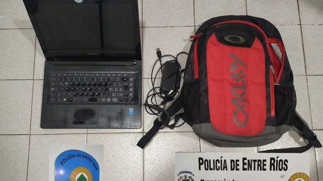 Paraná: devolvió la notebook robada de un vehículo en un supermercado