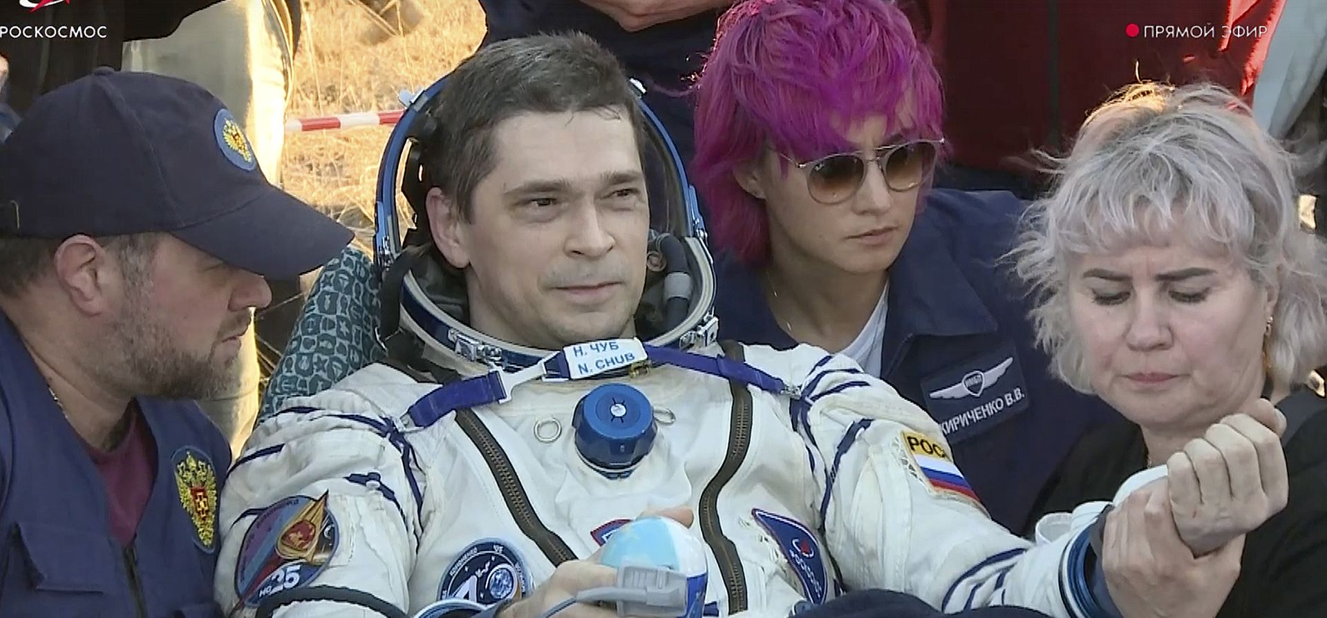 El cosmonauta de Roscosmos Nikolai Chub se sienta en una silla poco después del aterrizaje de la cápsula espacial rusa Soyuz MS-25 que transportaba a la astronauta de la NASA Tracy Dyson, los cosmonautas de Roscosmos Oleg Kononenko y Nikolai Chub, al sureste de la ciudad kazaja de Zhezkazgan, Kazajstán, el lunes 23 de septiembre de 2024. (Corporación espacial Roscosmos vía AP) El cosmonauta de Roscosmos Nikolai Chub se sienta en una silla poco después del aterrizaje de la cápsula espacial rusa Soyuz MS-25 que transportaba a la astronauta de la NASA Tracy Dyson, los cosmonautas de Roscosmos Oleg Kononenko y Nikolai Chub, al sureste de la ciudad kazaja de Zhezkazgan, Kazajstán, el lunes 23 de septiembre de 2024. (Corporación espacial Roscosmos vía AP)