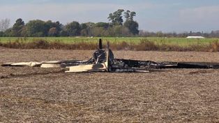 Otra avioneta abandonada: esta vez cerca de Pergamino y cuando la encontraron ya estaba incendiada.