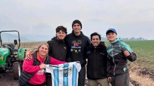 El regalo de Dibu Martínez a los vecinos que lo ayudaron a sacar su camioneta del barro