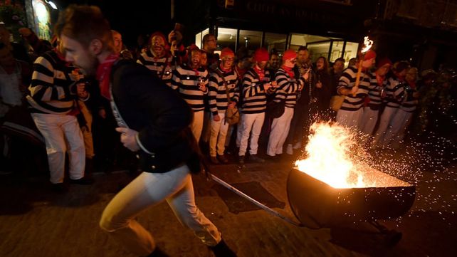 Celebración anual de la noche de la hoguera de Lewes