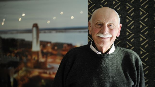 Miguel Ángel De Marco es un rosarino ilustre de 82 años y el miembro más antiguo de la Academia Nacional de Historia y su ex presidente.&nbsp;