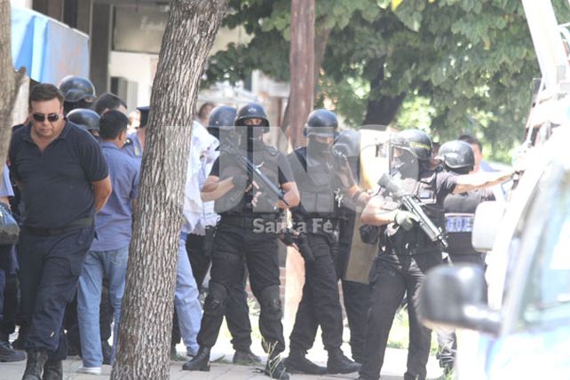 Se atrincheró por más de tres horas con una granada por un conflicto con su esposa