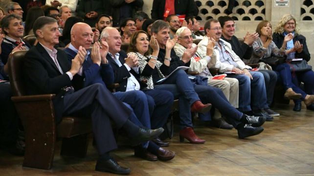 El socialismo se abroquela detrás de la reforma