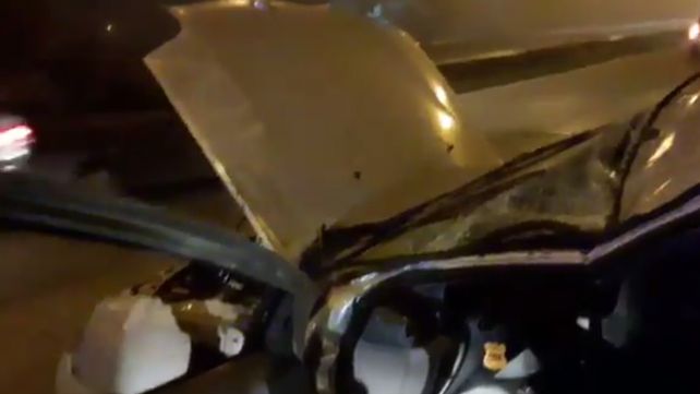 En medio de la niebla, volcó un auto en Avenida de la Constitución