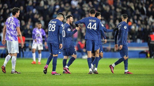 Messi le dio la victoria a PSG ante Toulouse en Francia