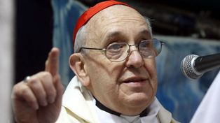 Bergoglio viaja al Vaticano para despedirse de Benedicto XVI y elegir el nuevo Papa