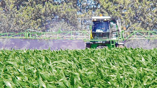 Por tierra. La limitación de las aspersiones terrestres se determinó luego de un estudio científico.