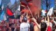 Conmovedor banderazo de los hinchas de Colón en Buenos Aires para bancar el plantel
