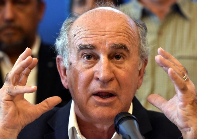 El senador Oscar Parrilli sostuvo que “se calcula que hay fuera del país entre 350.000 millones y 400.000 millones de dólares sin declarar”.