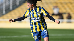 Antonella Amici festeja el tercer gol canalla.