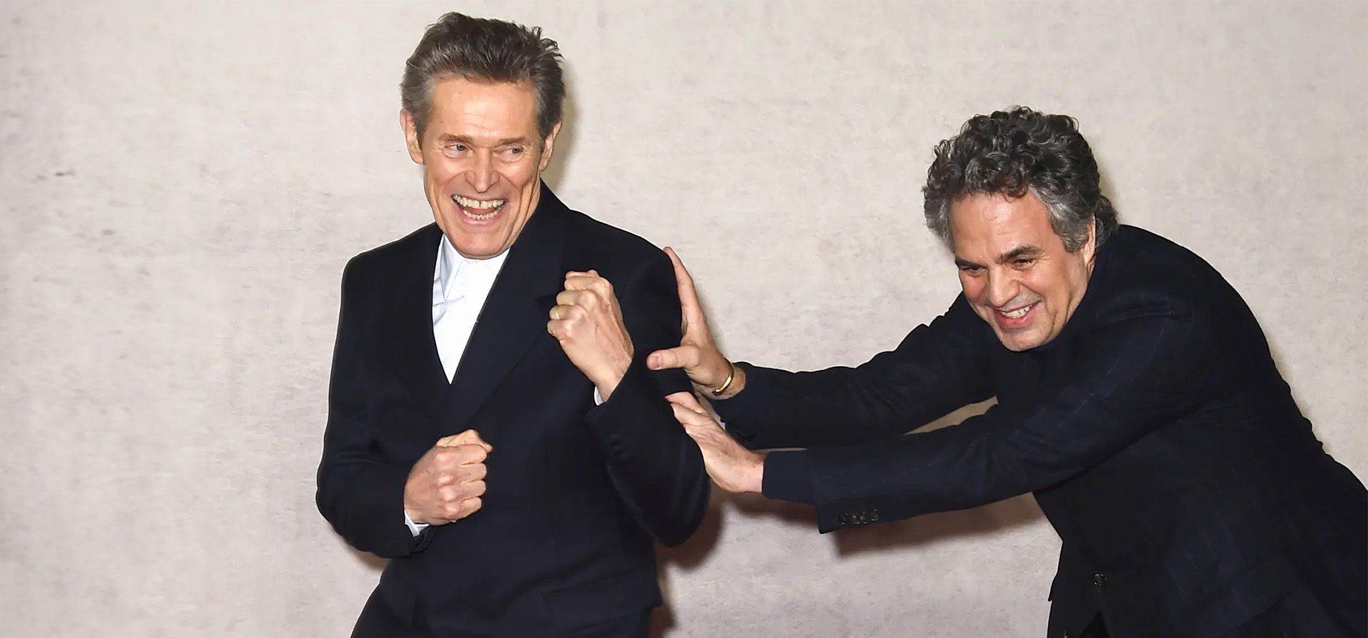 Willem Dafoe y Mark Ruffalo asisten a la proyección de gala británica de Poor Things en el Barbican Centre, Londres, Reino Unido. Fotografía: Eamonn M McCormack/Getty Images para Walt Disney Studios Motion Pictures UK Willem Dafoe y Mark Ruffalo asisten a la proyección de gala británica de Poor Things en el Barbican Centre, Londres, Reino Unido. Fotografía: Eamonn M McCormack/Getty Images para Walt Disney Studios Motion Pictures UK