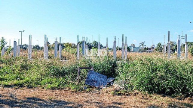 Vecinos de Bº Transporte, preocupados por obras paralizadas de un plan de viviendas y posibles usurpaciones Vecinos de Bº Transporte, preocupados por obras paralizadas de un plan de viviendas y posibles usurpaciones