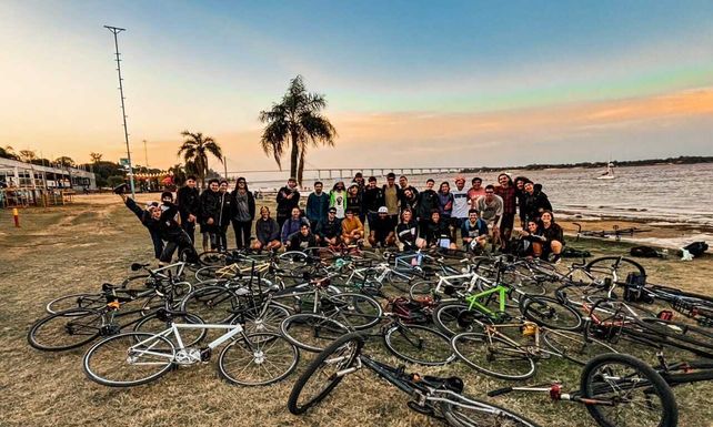 La comunidad Rosario Fixed Gear propone una alternativa al circuito tradicional de ciclismo en la ciudad.