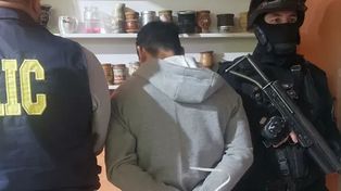 Doble crimen en Rosario: detuvieron al dueño de un auto con rastro de sangre y balas