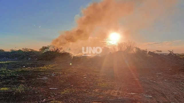 Un nuevo basural a cielo abierto en San José del Rincón desata otra vez la polémica sobre el tratamiento de los residuos en la zona.&nbsp;