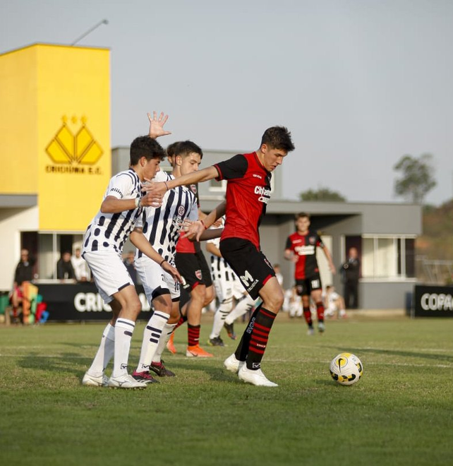 Newells perdió en Brasil ante Talleres en las semifinales de la Copa Criciuma.