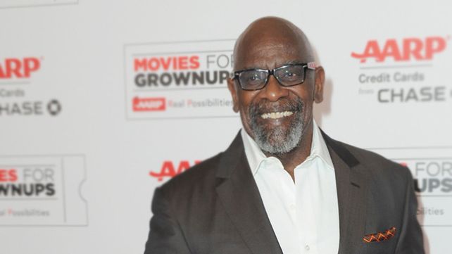 El hombre que pasó de dormir en un baño público a ser un multimillonario exitoso