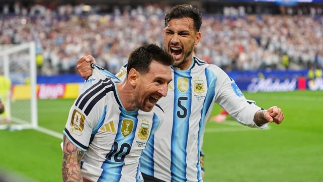 Lionel Messi y Leandro Paredes