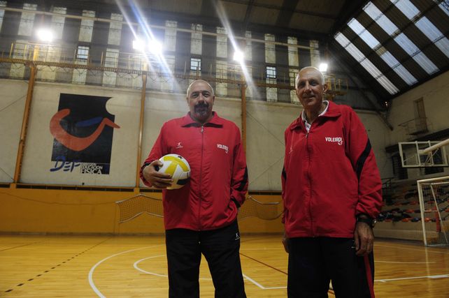 Los profesores Omar Grasso y Alfredo Santori son los autores del libro “Voleibol y su práctica pedagógica”