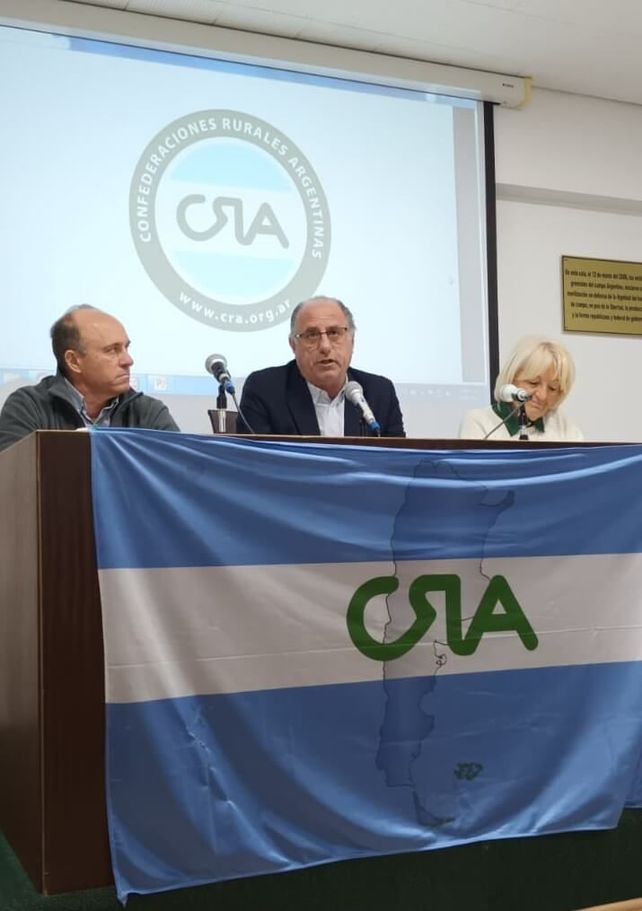 Presentaron el 3º seminario internacional de lechería