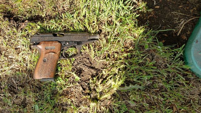 Detienen a dos ladrones que se escondieron en el cementerio donde despedían a un policía