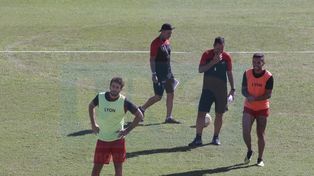 A todo o nada. Ayer el equipo Santo entrenó en el Grella pensando en la verdadera final que tendrá hoy desde las 11 ante su gente y frente a Defensa.
