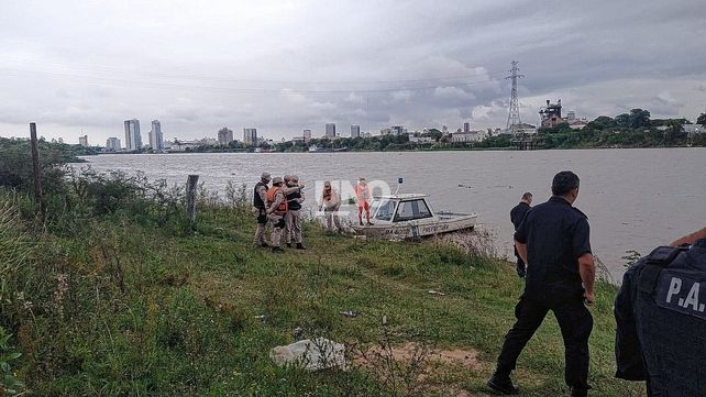 Un hombre falleció ahogado en el riacho Santa Fe tras arrojarse de uno de los puentes. Un hombre falleció ahogado en el riacho Santa Fe tras arrojarse de uno de los puentes.