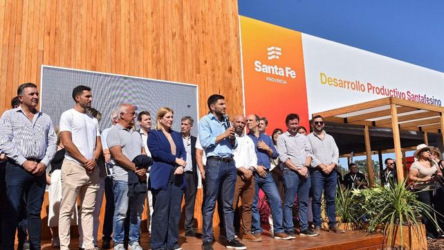 Pullaro y parte de su gabinete en Expoagro