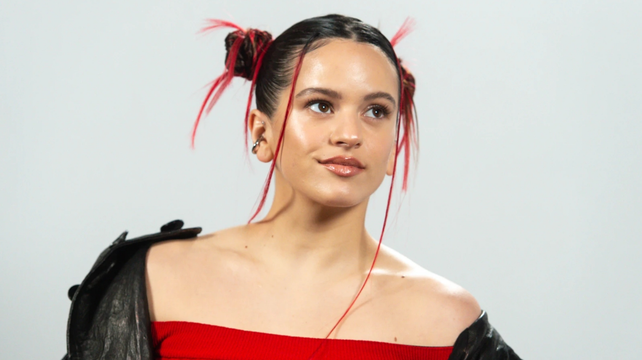 Rosalía se convirtió en un éxito musical latino al fusionar el flamenco con distintos estilos modernos.