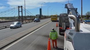 Desde las 9 y con un operativo especial, continúan las tareas de repavimentación de la ruta 168
