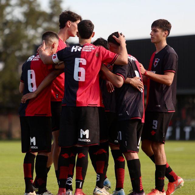 Los pibes de Newells festejaron en el predio de Bella Vista.