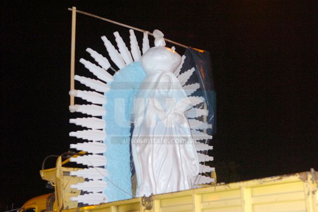 Trasladaron la imagen de la nueva virgen al estadio de Colón