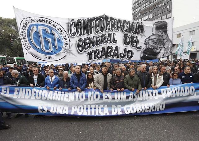 El drama de los endeudados despertó un nuevo reclamo social. Las centrales obreras organizaron hace unas semanas una movilización en su defensa.