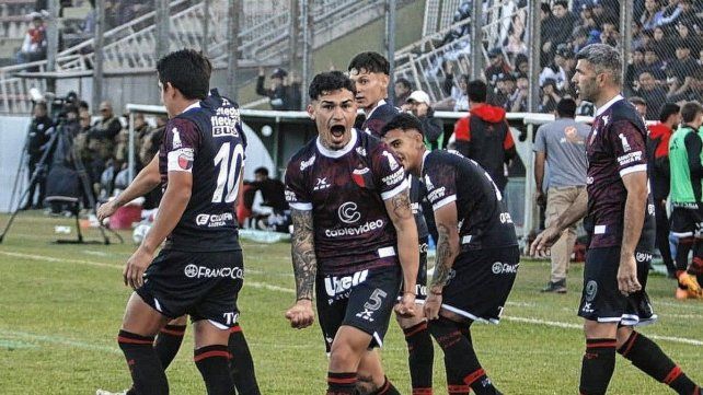 Colón fue letal en ataque y muy permeable en defensa.