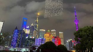 Drones en el cielo de Shanghai diseñaron un enorme código QR para descargar un videojuego