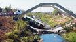 Un puente cayó por el peso de un camión en Tucumán