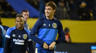 Juan Cruz Komar cumplió la fecha de suspensión y se metería en el equipo que jugará en La Plata.