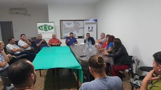 Remiseros de Funes y Roldán en pie de guerra contra coches truchos