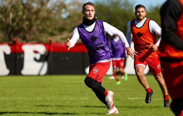 El defensor Ángelo Martino durante una de las prácticas en Bella Vista antes del viaje a Paraná. (Foto: Newells)