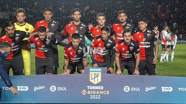 Con un gol que el VAR le convalidó a Wanchope Ábila