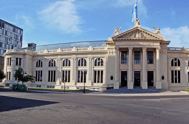 Residencias: fuerte rechazo del decano de Medicina de Rosario a la decisión de Milei