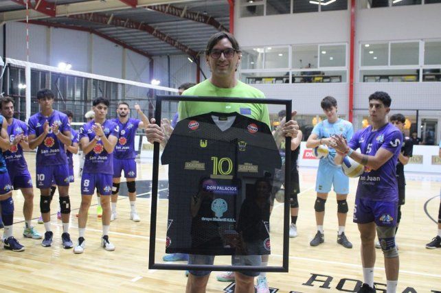Pablo Peralta entró en el Salón de la Fama de Normal 3. Pepe recibió un merecido homenaje por parte de la institución al cual está vinculado desde hace más de treinta años.