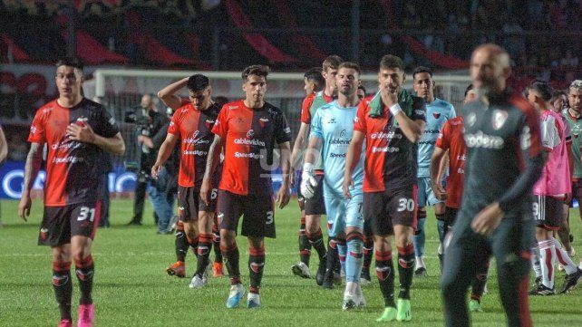 Colón inicia la recta final en descenso pero con un lote de ocho equipos apremiados por la permanencia.