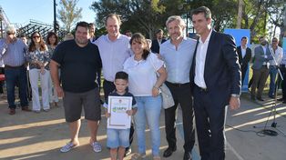 Gustavo Bordet inauguró 350 viviendas en Concordia